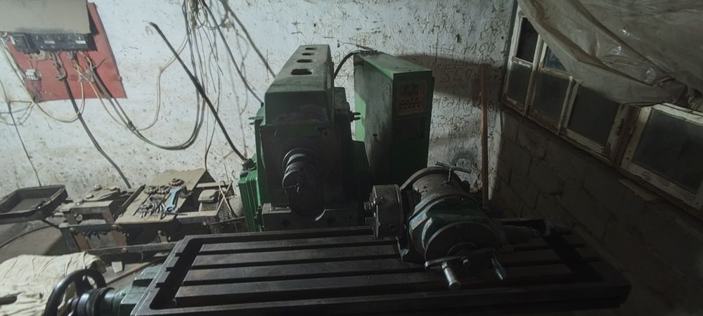 Станок фрезерный 6Т 82 г1. 230