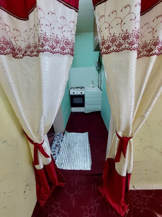 Урганч. Даритал ёнида 2 каватда 1 хоналик 2 хона килинган квартира