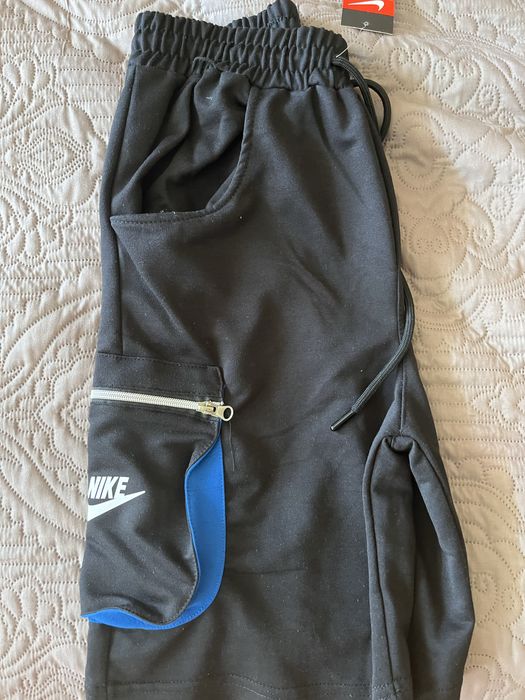 Продавам къси пънталаони nike