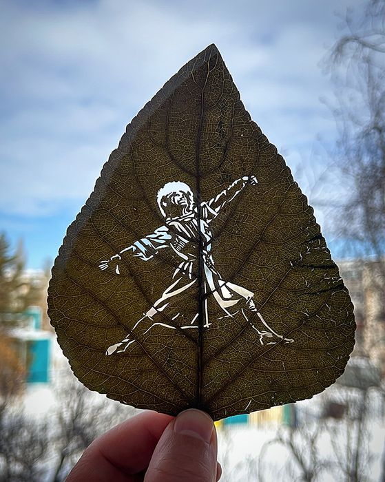 Резьба по листьям . Ручная работа .