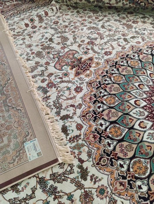 Gilam SAG  yangi, razmeri 5x7