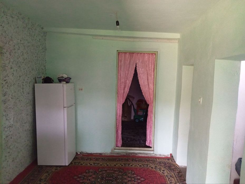 16.5 sotix yer 3 xona uyi bor zabor yoq