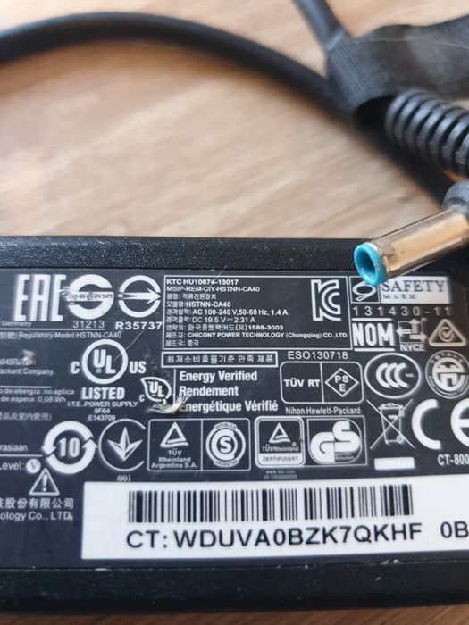 Alimentatoare laptopuri 19 V. Pret 50 lei fix