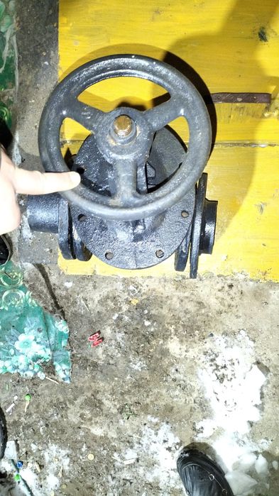 Продам задвижку на 100