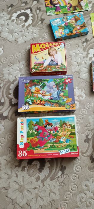 Пазлы и игры в ассортименте.
