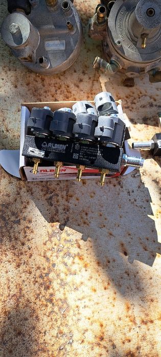 Продавам газов инжекцион Landi Renzo 4 цилиндъра