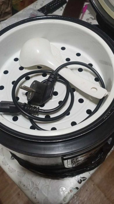 Мультиварка почти новая.