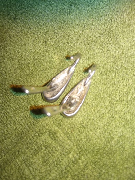 Продам серебряные серьги.