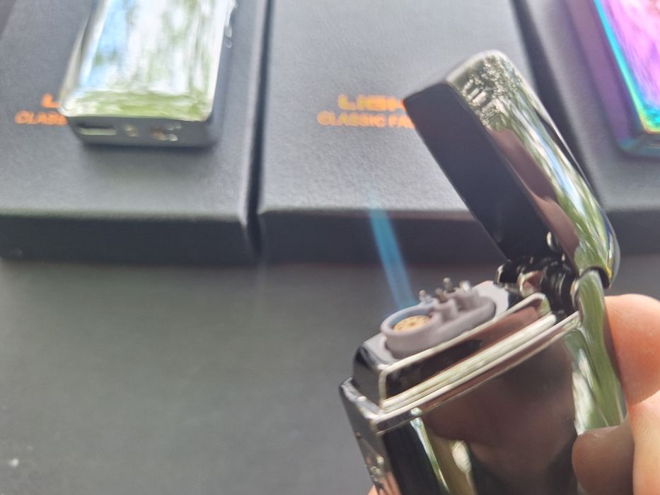 Луксозна запалка с двоен пламък-тип джет и волтова дъга