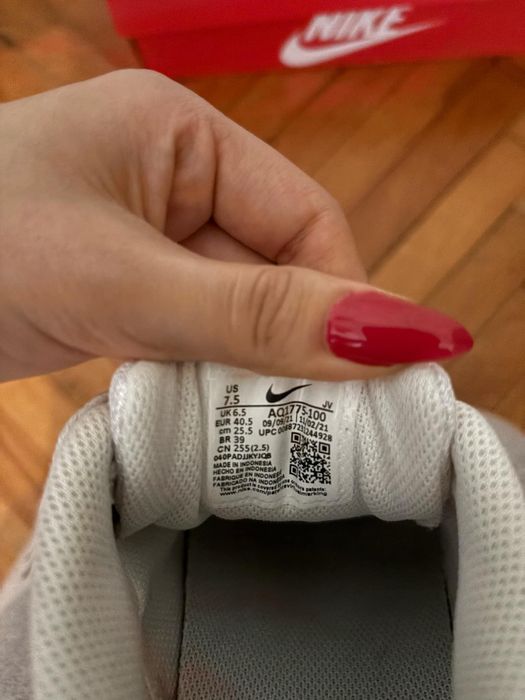 Маратонки - Nike