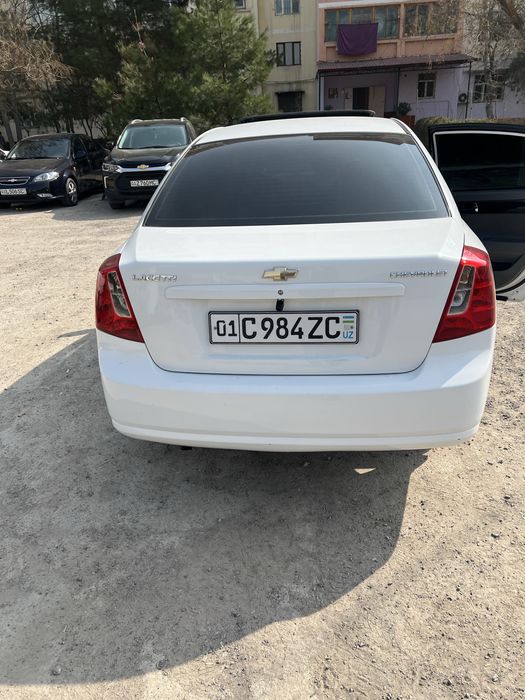 avtomobil chevrolet Lasseti