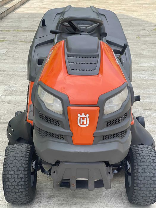 Tractoras de tuns iarba Husqvarna tc