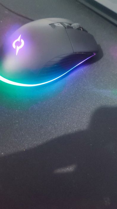 Vând mouse aqirys acrux in stare foarte bună