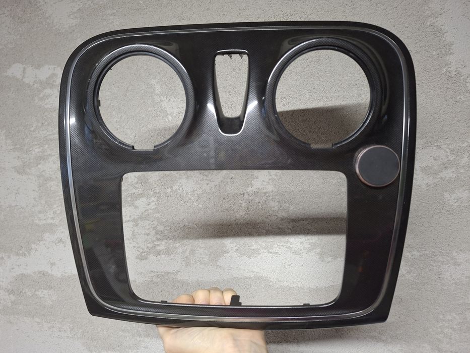 Masca navigație sau radio Dacia Sandero