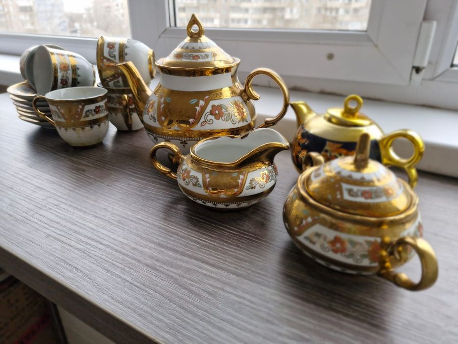 Чайный сервиз  (чайник заварной, сахарница, молочница, чашки, блюдца)