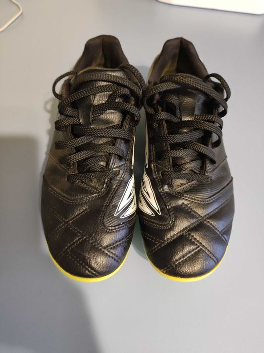 Vând ghete de fotbal