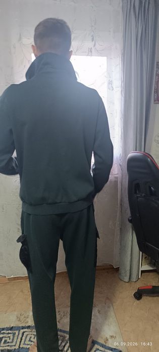 Продам мужской спортивный костюм