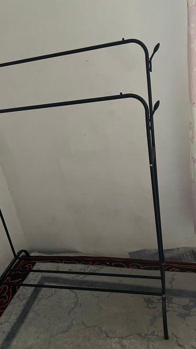 Холодильник и вешалка