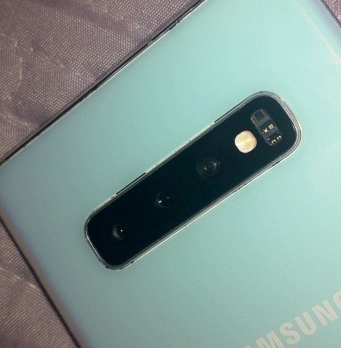 Самсунг с10+ PLUS