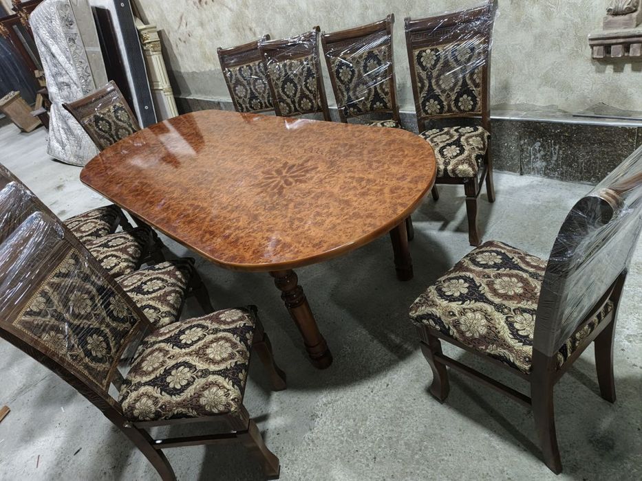 Стол и 10 стульев