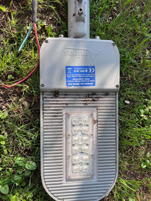 Vând Lampă LED 36 W + carja metalica