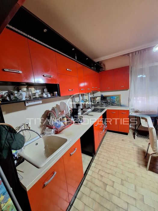 Продава се Тристаен апартамент в Пловдив, Тракия - 86 кв.м за 1221 €/кв.м - Снимка #1