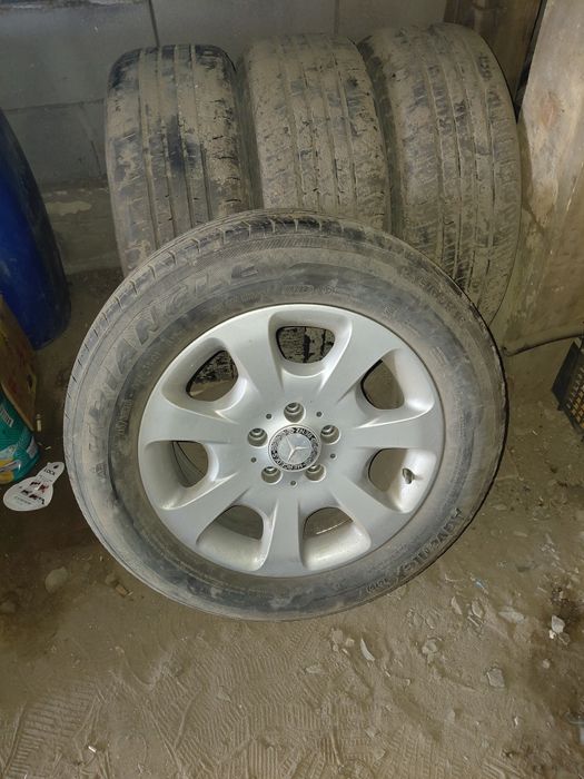Продам дички с шинами R16 шины летние
