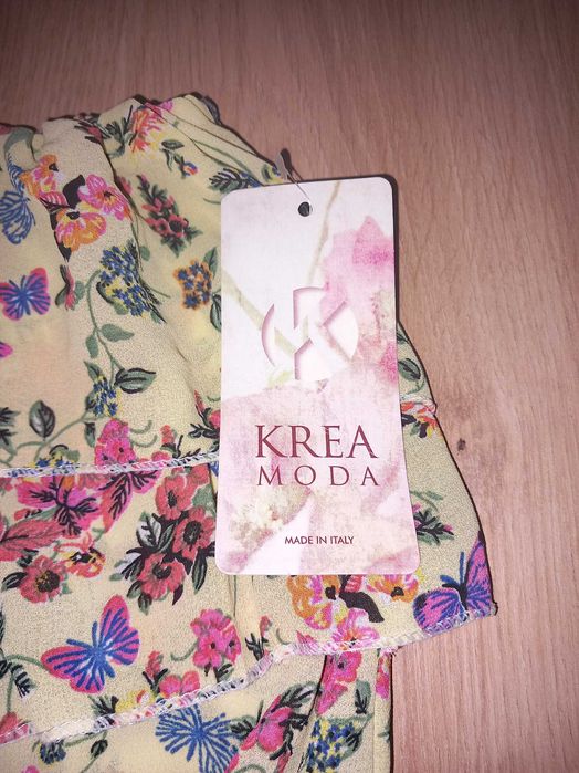 Кокетна дамска рокля с флорален мотив