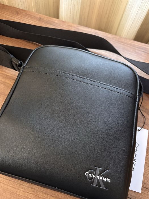 Чисто Нова Оригинална Мъжка Чанта CALVIN KLEIN LV04G3014G