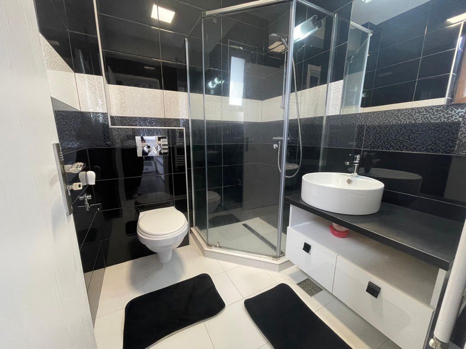 Apartament cu 3 camere de inchiriat