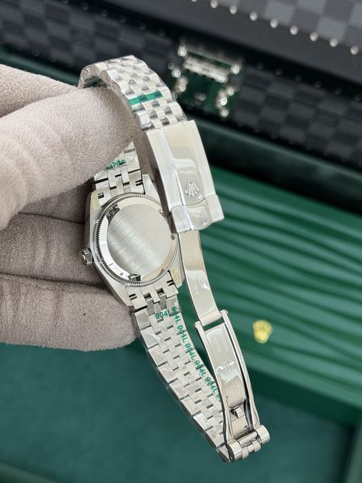 Rolex Datejust 31 – Pink Diamond Dial, Fluted Bezel, Jubilee