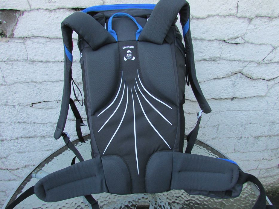 Туристическа раница Quechua Decathlon MH100 30L