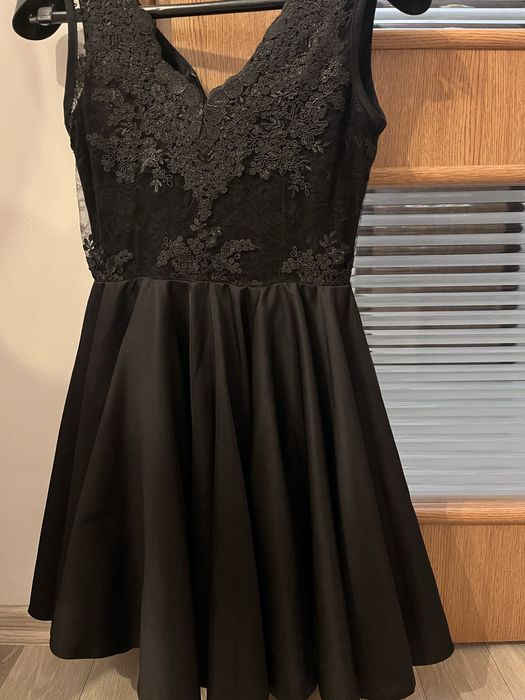 Официална черна рокля