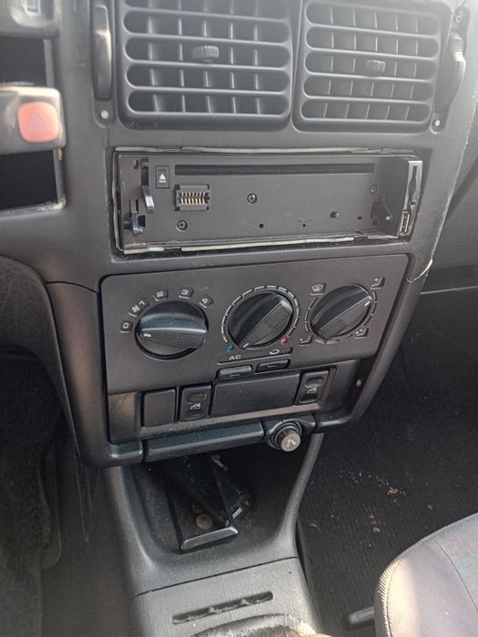 Volkswagen Polo 1.4 бензин 1998 година 75 к.с на части