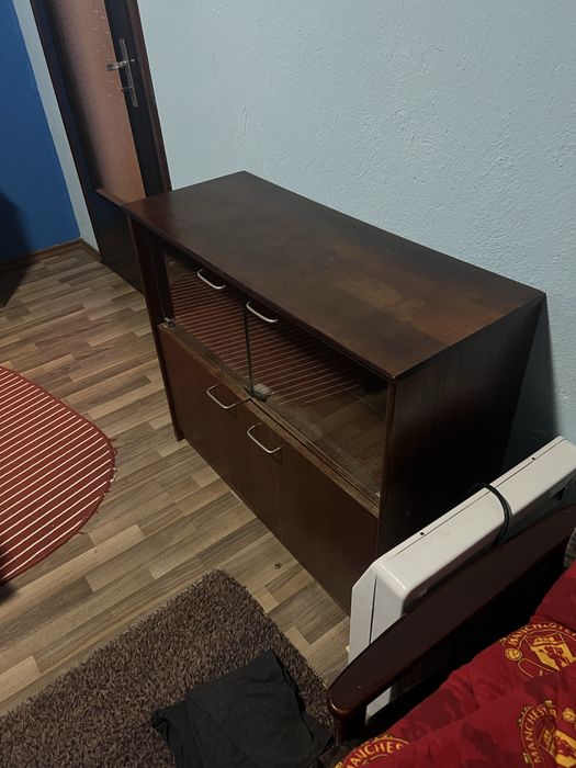 Шкаф-витрина запазен