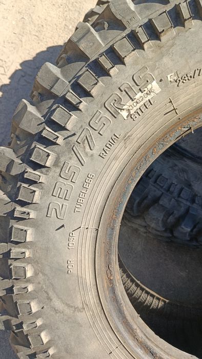 Шины грязевые 235/75/15 пара