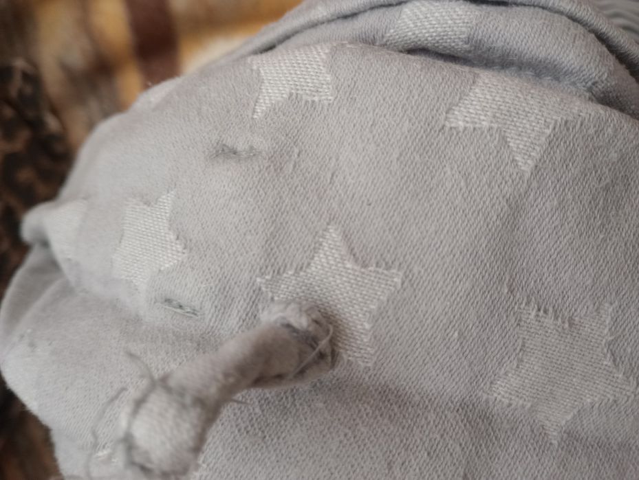 Love carry Мей тай слинг, изцяло памучен плат сив на звезди