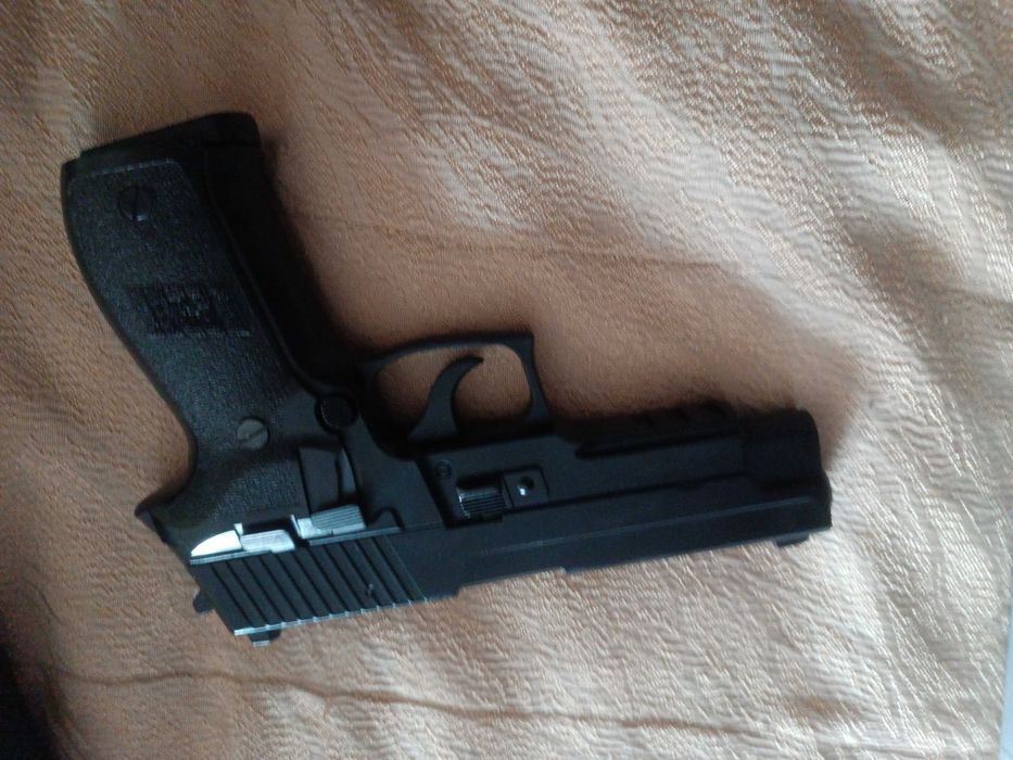 Airsoft пистолет p226