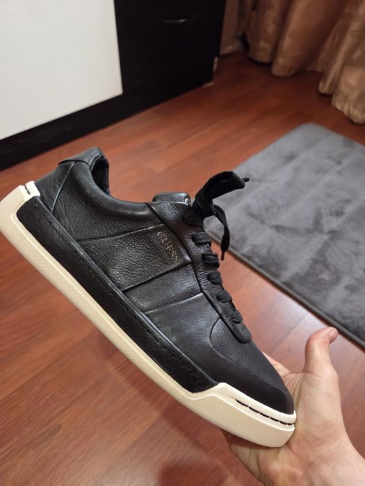 Încălțăminte GUESS