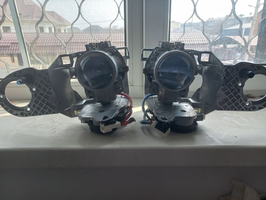 Продам Линзы на Лексус оригинал