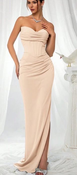 Дълга официална рокля в бежево