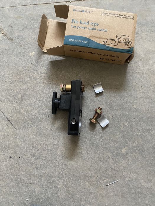 Comutator borna auto