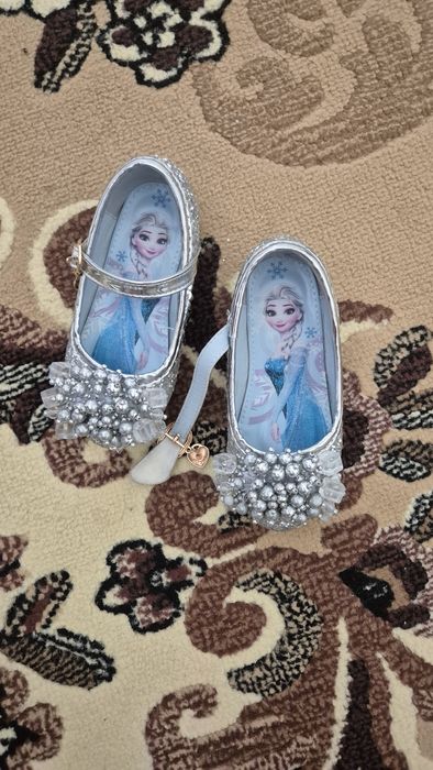 Продам детский сандалии