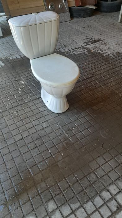 Продам б/у унитаз.