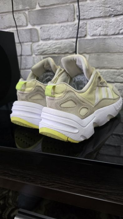 Оригинальные кроссы adidas
