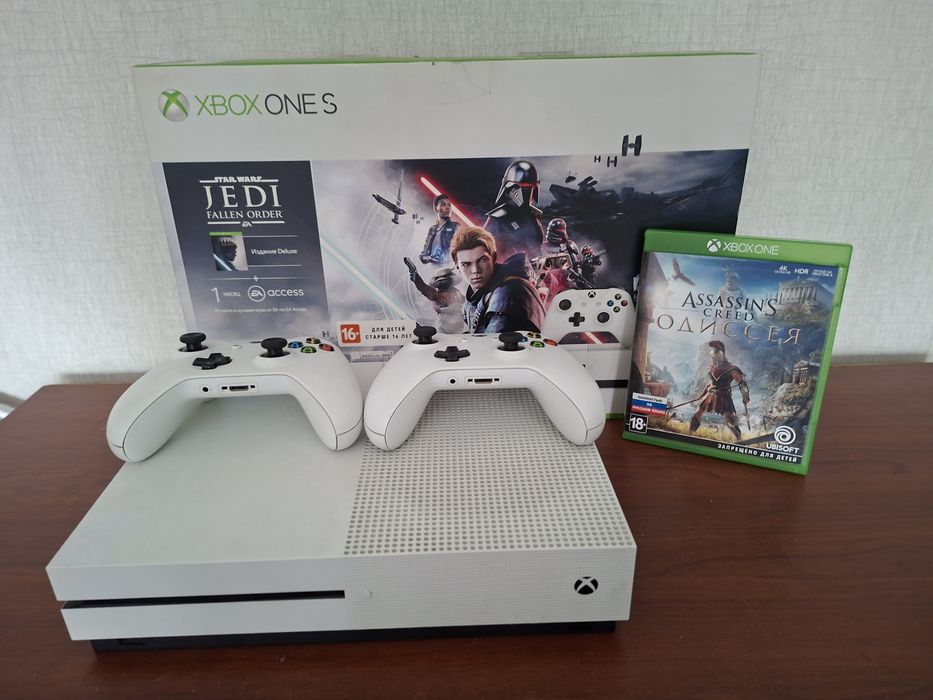 Xbox one s с 2 джойстиками и играми