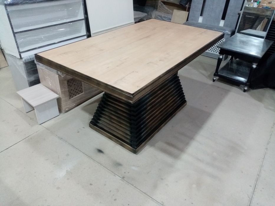 Продам новый хороший стол!