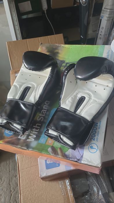 Mănuși de box noi 100 lei