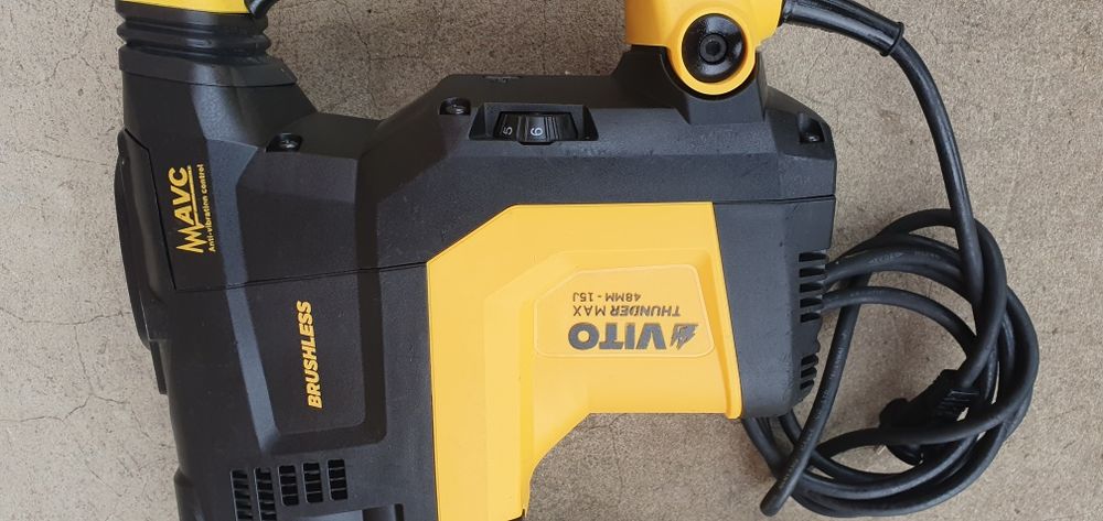 Ciocan rotopercutor mare .