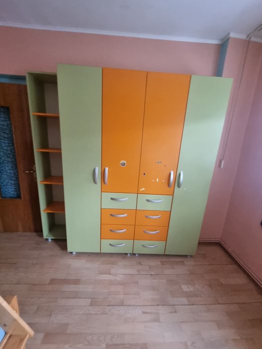Mobilier din lemn,in culori vesele, pentru camera copil